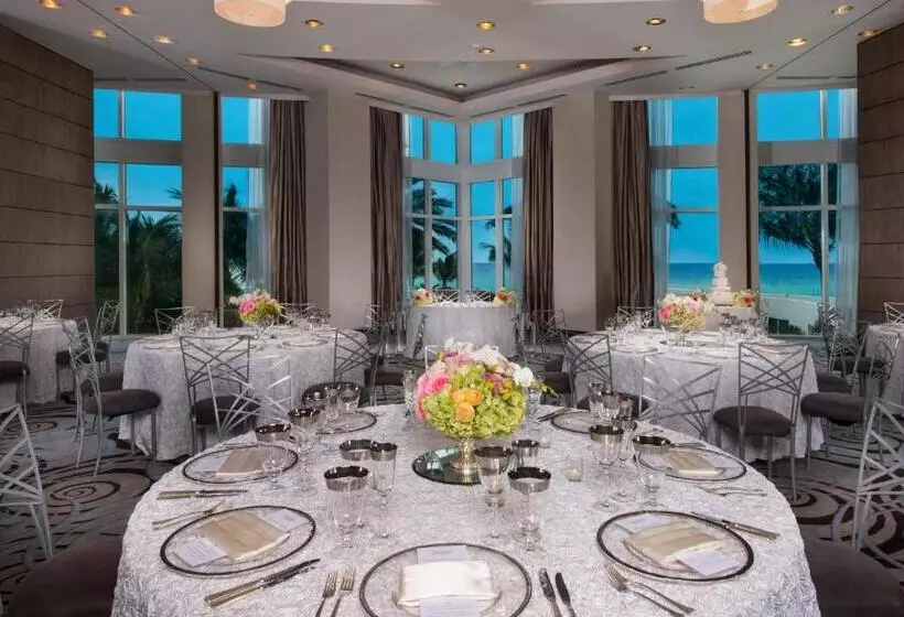 Отель Trump International Beach Resort   Sunny Isles Beach