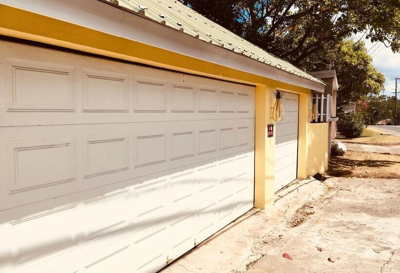 هتل The Villa At Pineapple Cove Resort