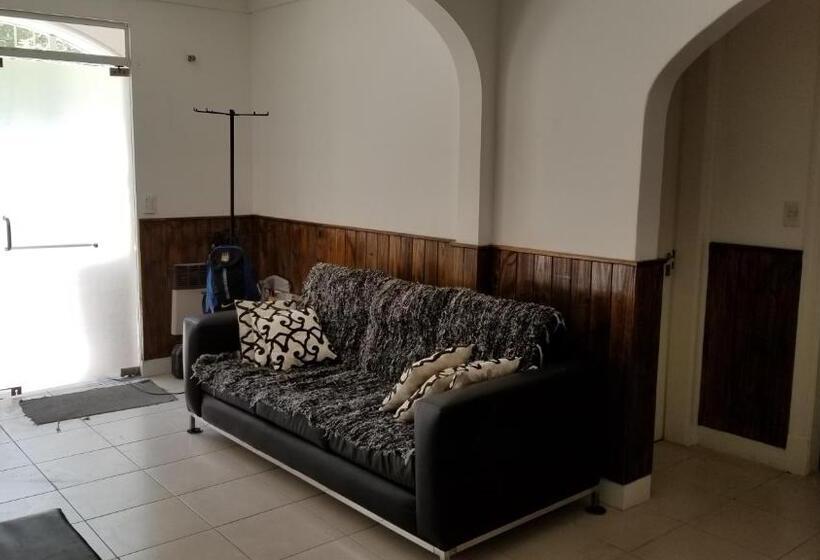 پانسیون Hostel Brown