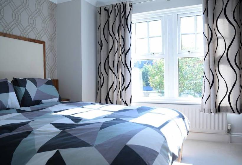 Beautiful Wimbledon 4 Bedroom Family Home