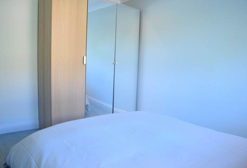 Beautiful Wimbledon 4 Bedroom Family Home