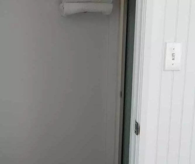 Maison Lebreux   Motel