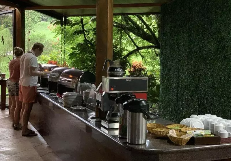 ホテル Arenal Volcano Inn