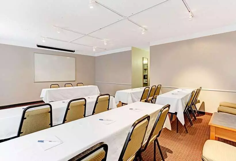 호텔 Days Inn By Wyndham Tucson City Center