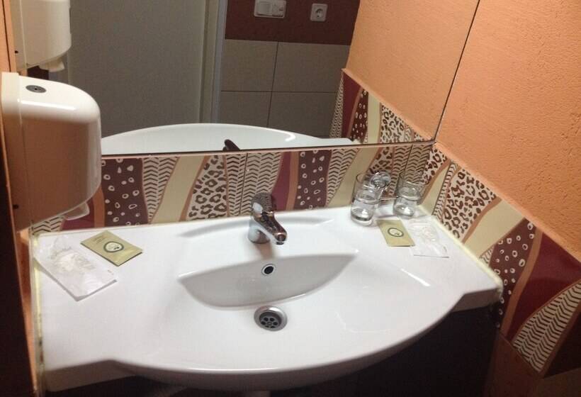 בית מלון כפרי Herzen House