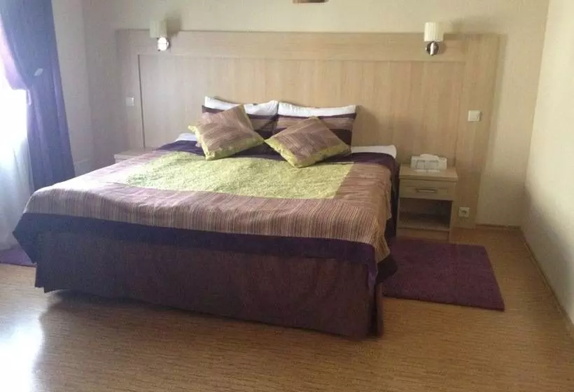 ホテル Herzen House