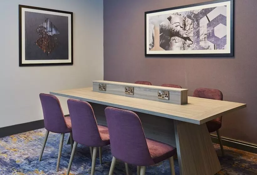 Отель Leonardo Nottingham