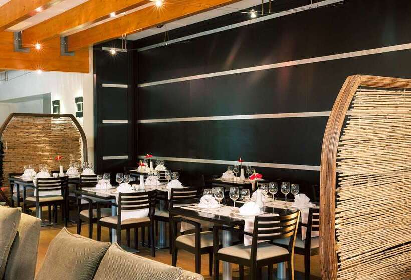 ホテル NH Timisoara