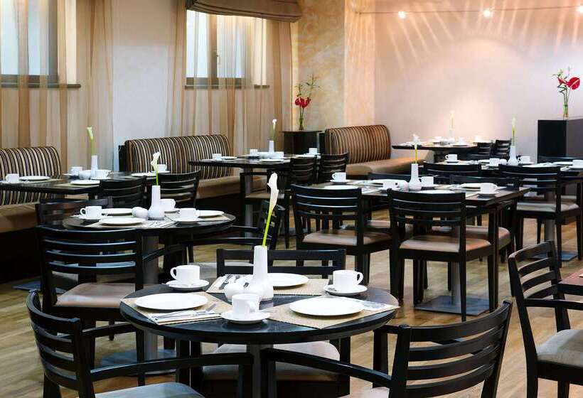 ホテル NH Timisoara