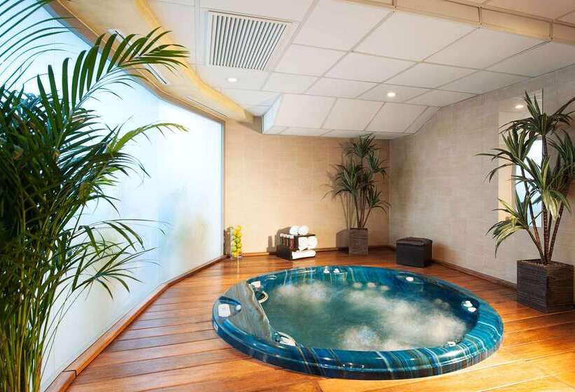 ホテル NH Timisoara