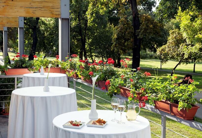 ホテル NH Timisoara