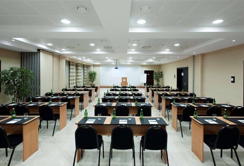 ホテル NH Timisoara