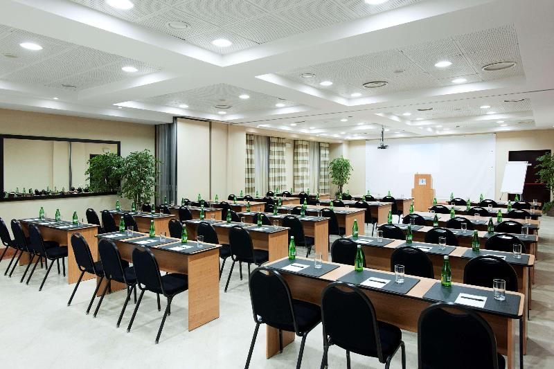 ホテル NH Timisoara