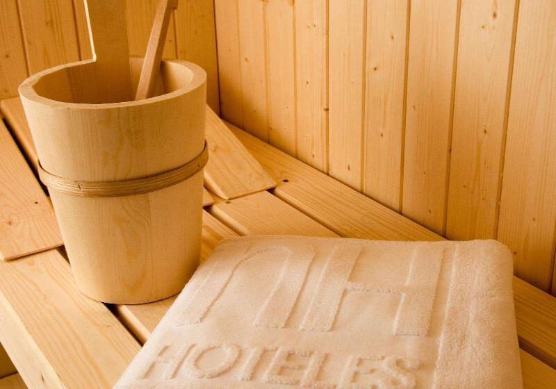 ホテル NH Timisoara