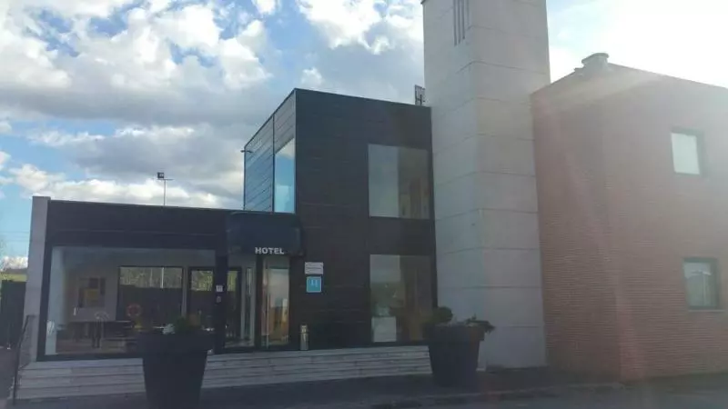 فندق Puerta De Santillana