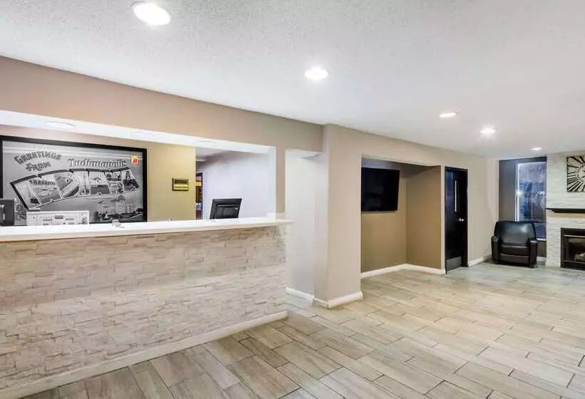 Hotelli Super 8 By Wyndham Indianapolis/ne/castleton Area
