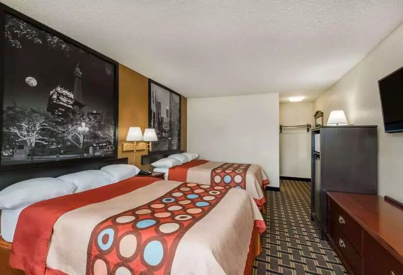 Hotelli Super 8 By Wyndham Indianapolis/ne/castleton Area