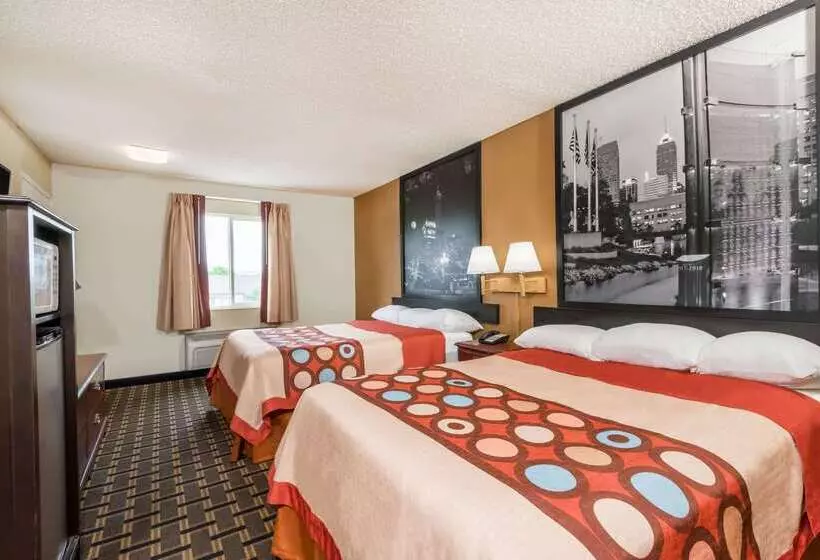 Hotelli Super 8 By Wyndham Indianapolis/ne/castleton Area