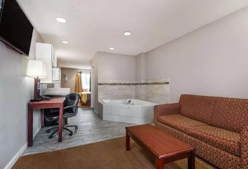 Hotelli Super 8 By Wyndham Indianapolis/ne/castleton Area