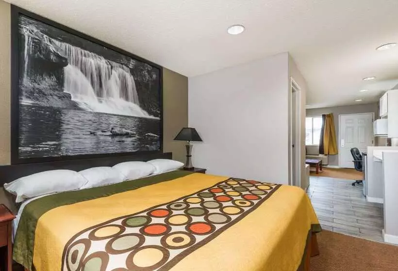 Hotelli Super 8 By Wyndham Indianapolis/ne/castleton Area