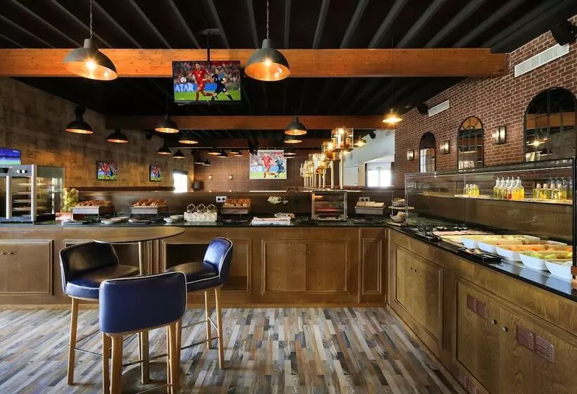 منتجع Grand Palladium Select Palace Ibiza