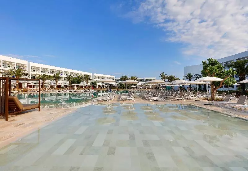 منتجع Grand Palladium Select Palace Ibiza
