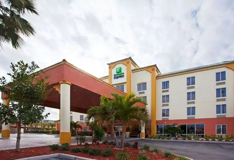 Holiday Inn Express Hotel & Suites Cocoa Beach, An Ihg