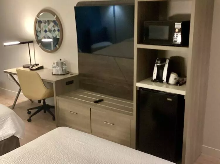 Holiday Inn Express Hotel & Suites Cocoa Beach, An Ihg