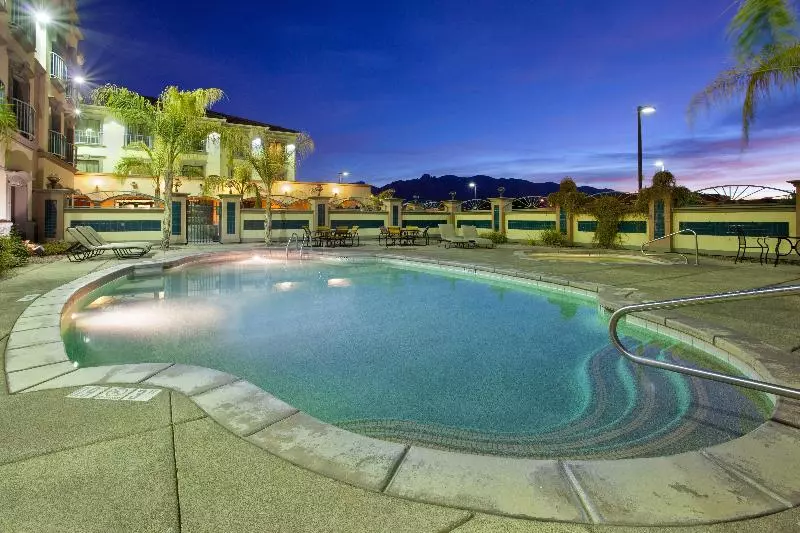 Holiday Inn Express Hotel & Suites Tucson Mall, An Ihg