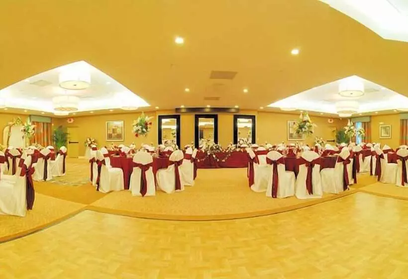 Holiday Inn Express Hotel & Suites Clearwater Us 19 North, An Ihg