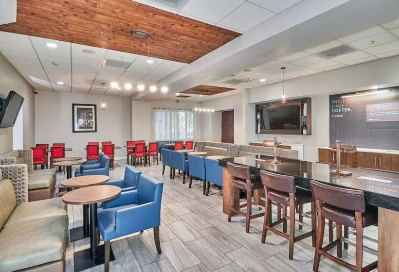 Holiday Inn Express Hotel & Suites Clearwater Us 19 North, An Ihg