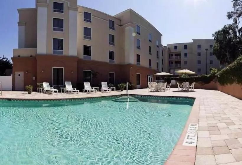 Holiday Inn Express Hotel & Suites Clearwater Us 19 North, An Ihg