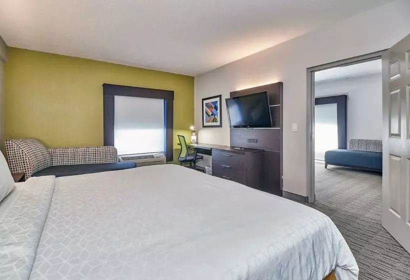 Holiday Inn Express Hotel & Suites Clearwater Us 19 North, An Ihg