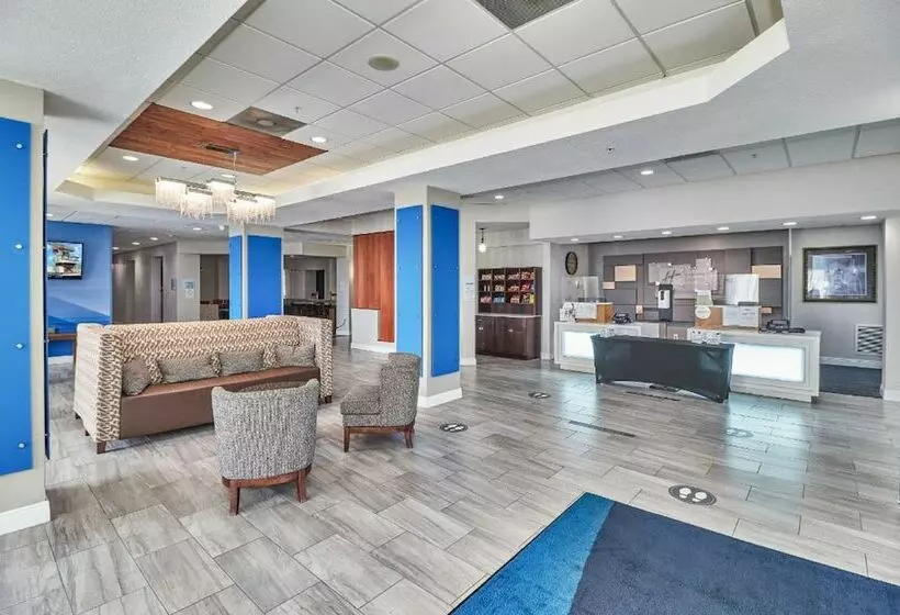 Holiday Inn Express Hotel & Suites Clearwater Us 19 North, An Ihg