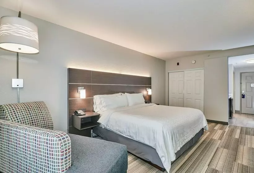 Holiday Inn Express Hotel & Suites Clearwater Us 19 North, An Ihg