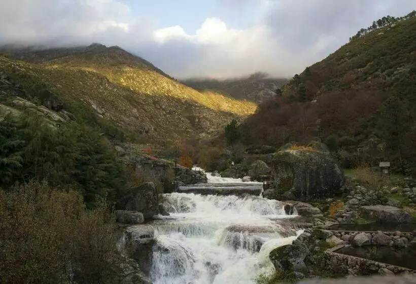 Hotelli Luna Chalets Da Montanha   Serra Da Estrela