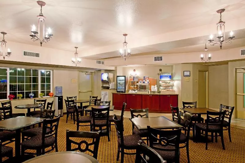 هتل Marguerite South Anaheim   Garden Grove, Trademark Collection By Wyndham