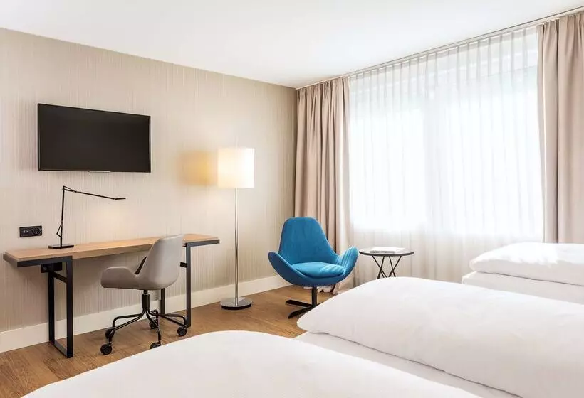 Отель NH Köln Altstadt