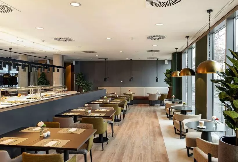 Отель NH Köln Altstadt