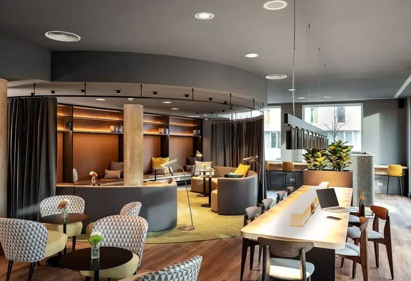 Отель NH Köln Altstadt