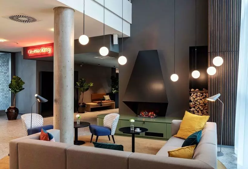 Отель NH Köln Altstadt