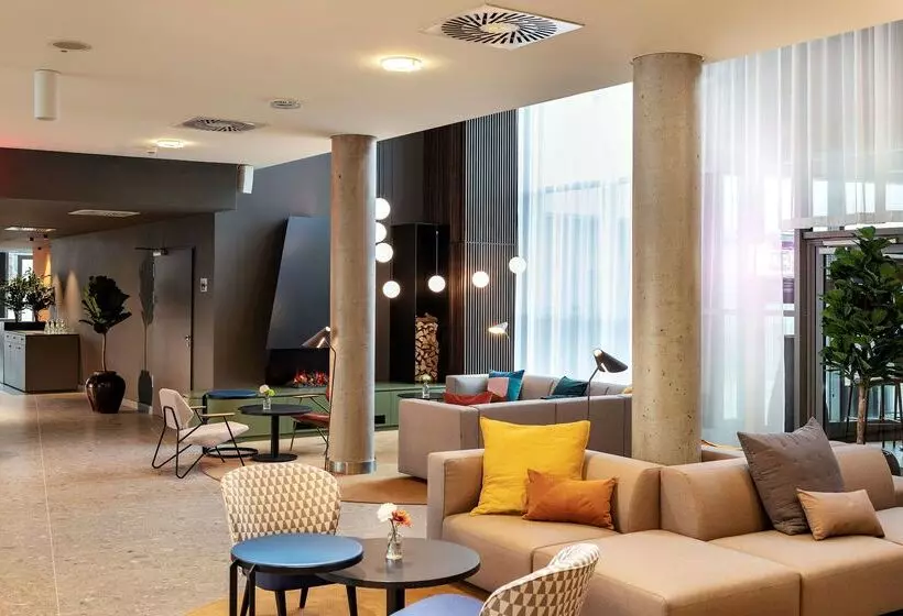 Отель NH Köln Altstadt