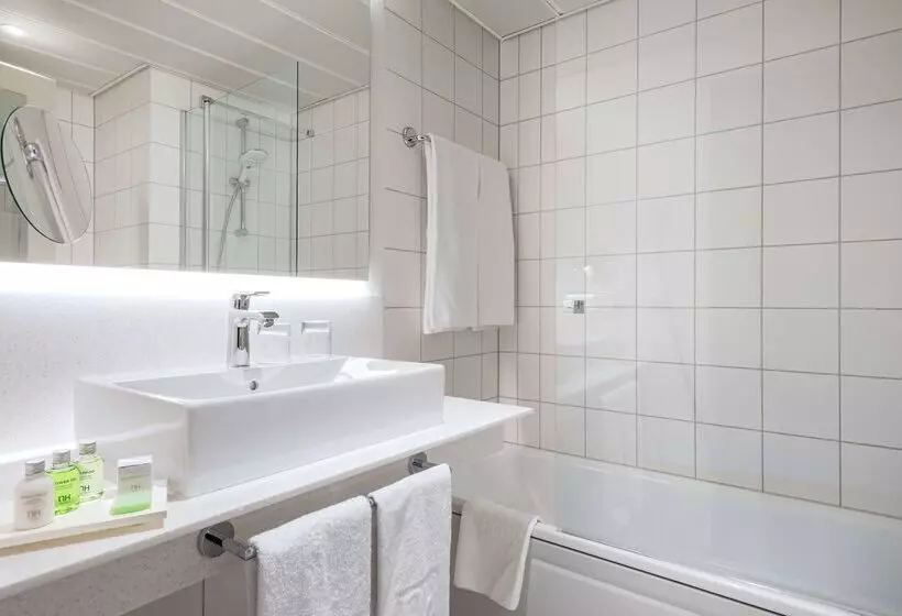 Отель NH Köln Altstadt