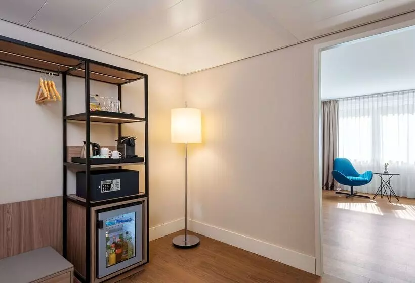 Отель NH Köln Altstadt