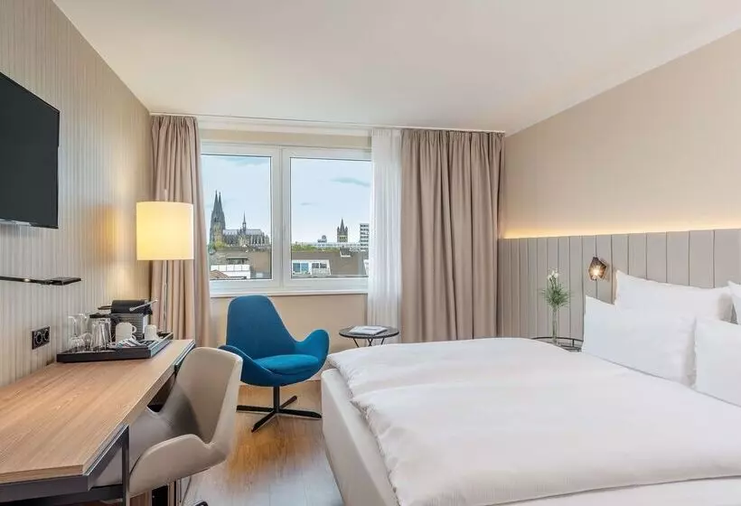 Отель NH Köln Altstadt