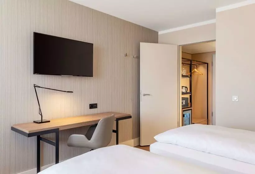 Отель NH Köln Altstadt