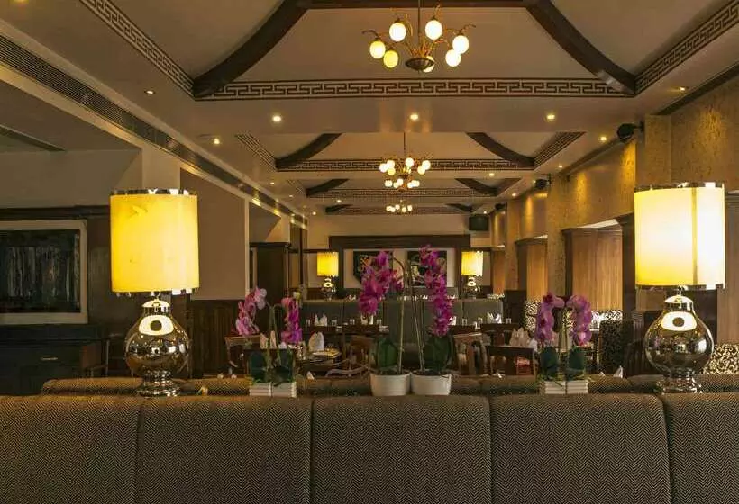 ホテル The Royal Plaza Gangtok