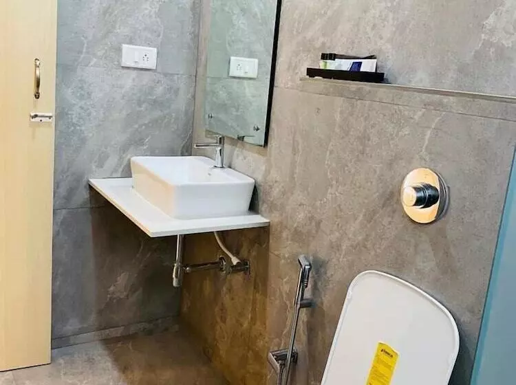 فندق Ticlo Resort