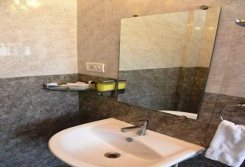 فندق Ticlo Resort