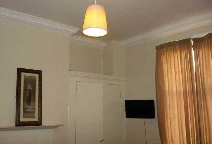 簡易ホテル Forest Gate Hotel   Free Parking Limited Spaces
